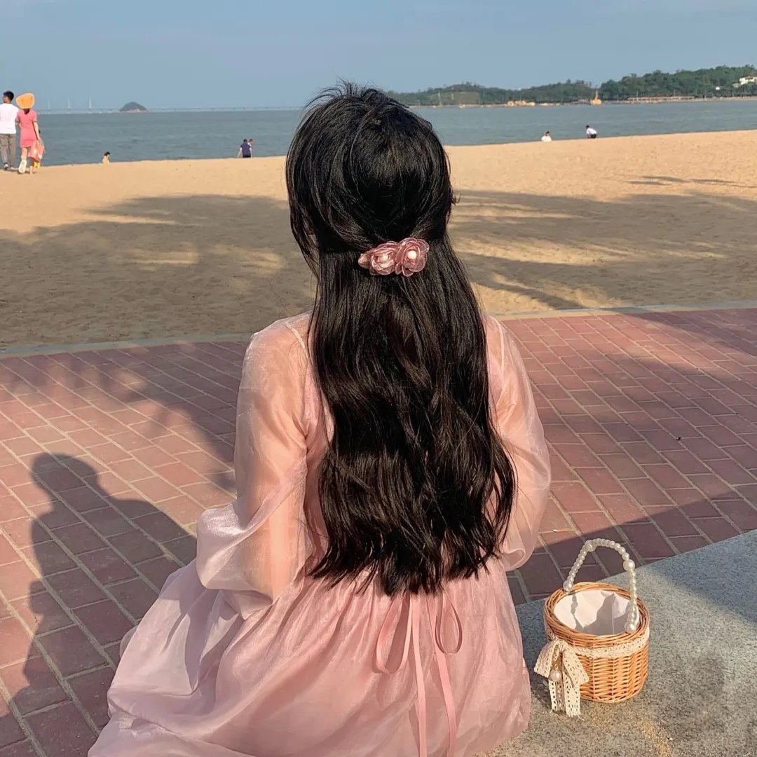 黑影窥窗